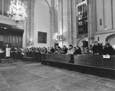 103280 Afbeelding van de ingebruikneming van de Domkerk (Domplein) te Utrecht, na de restauratie van het interieur van ...